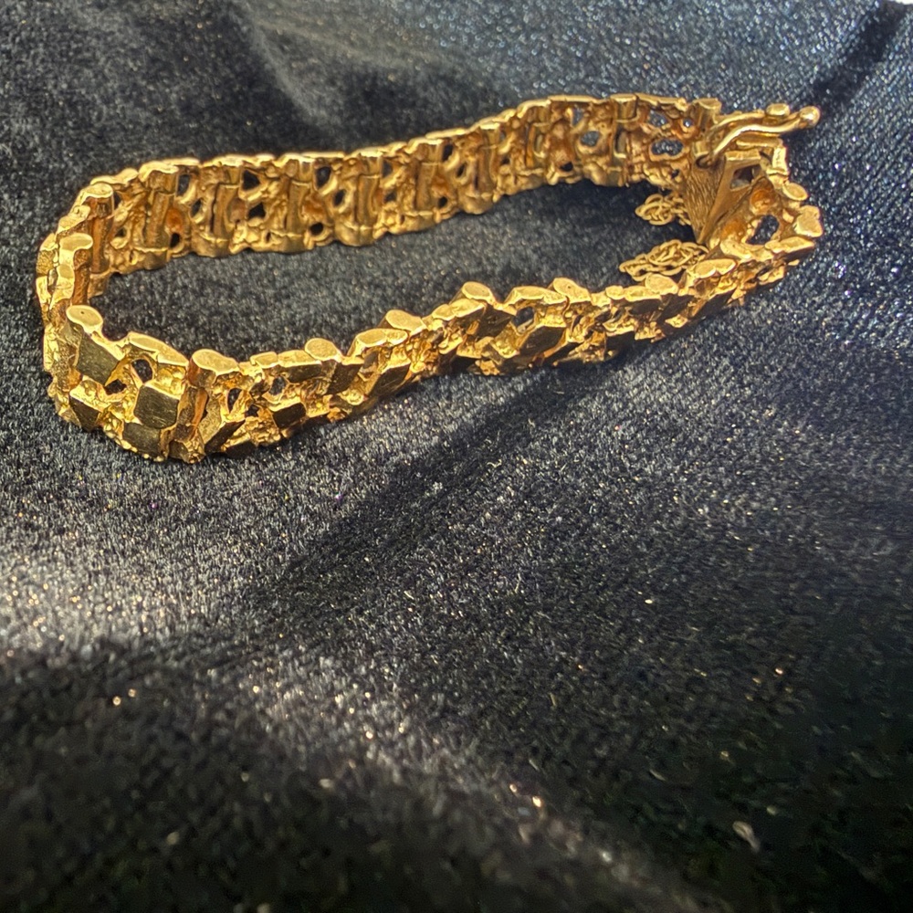 Elegant Gold Bracelet